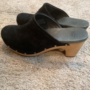 Ugg clogs size 6